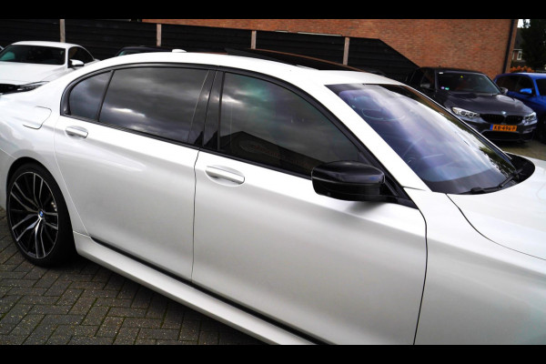 BMW 7 Serie 740Li High Executive | Panorama | Harman/Kardon | Adaptieve cruise | HuD | LED | Parelmoer wit | M-pakket | 20 inch |