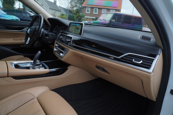 BMW 7 Serie 740Li High Executive | Panorama | Harman/Kardon | Adaptieve cruise | HuD | LED | Parelmoer wit | M-pakket | 20 inch |