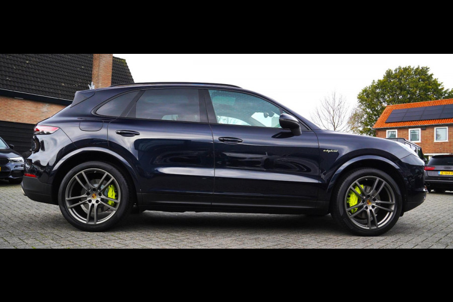 Porsche Cayenne 3.0 E-Hybrid | Sport Chrono | Bose Sound | Panorama | Luchtvering | Trekhaak | Adaptieve Cruise | 360 camera | NAP