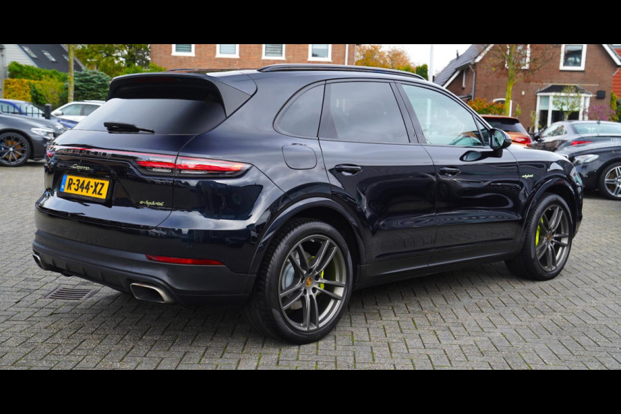 Porsche Cayenne 3.0 E-Hybrid | Sport Chrono | Bose Sound | Panorama | Luchtvering | Trekhaak | Adaptieve Cruise | 360 camera | NAP