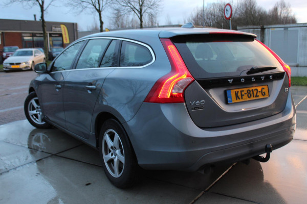 Volvo V60 2.0 D3 Nordic+ .. nl auto NAP h, leder*clima *led*hill hold dealer onderhouden * isofix* lm* trekhaak*