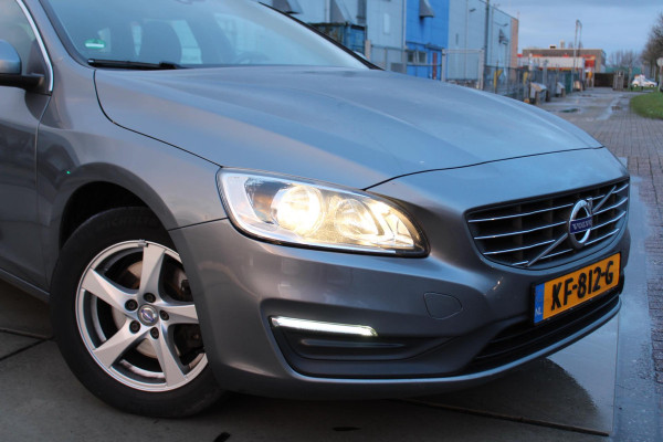 Volvo V60 2.0 D3 Nordic+ .. nl auto NAP h, leder*clima *led*hill hold dealer onderhouden * isofix* lm* trekhaak*