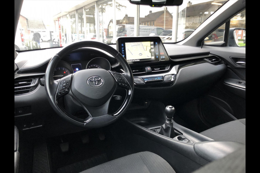 Toyota C-HR 1.2 Turbo Dynamic | Navigatie, Parkeercamera, Lichtmetalen velgen, DAB+, Keyless, Licht + Regensensor