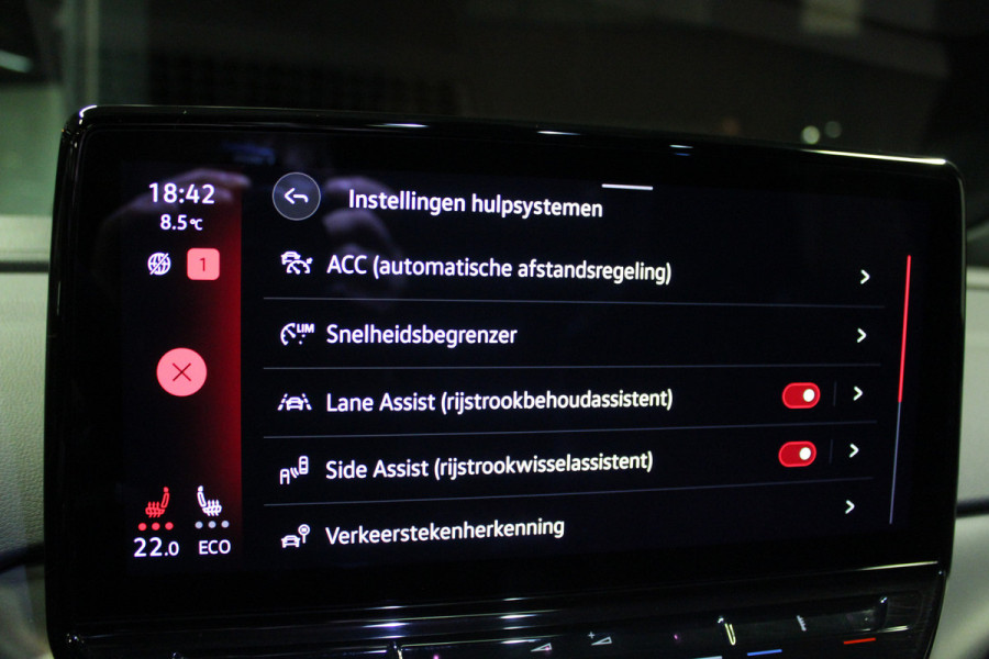 Volkswagen ID.4 First Max 77 kWh 204PK Pano Head-up IQ Light Elek. stoelen Stoel + Stuurverwarming 360° Camera Apple Carplay Full option