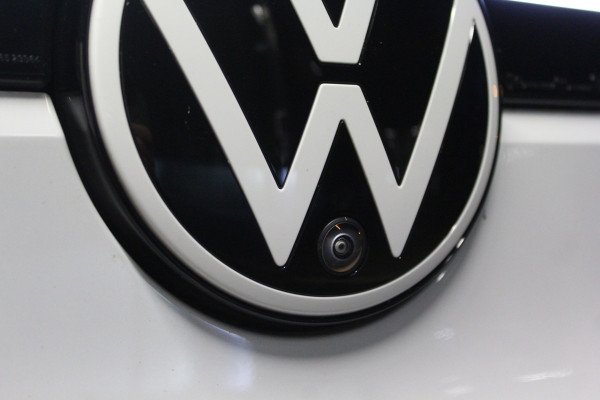 Volkswagen ID.4 First Max 77 kWh 204PK Pano Head-up IQ Light Elek. stoelen Stoel + Stuurverwarming 360° Camera Apple Carplay Full option