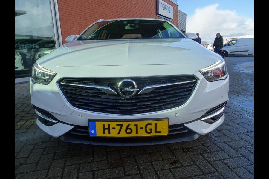 Opel Insignia Sports Tourer 1.6 CDTI 136 PK Business Executive Camera | AGR Stoel | Navi | Cruise Control | Voorruitverwarming | Stuurwielverwarming |