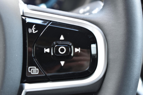 Volvo S60 B3 177PK Automaat Plus Dark Adaptive cruise control/ Climate pack pro / Camera / 19 inch velgen /  Google navigatie