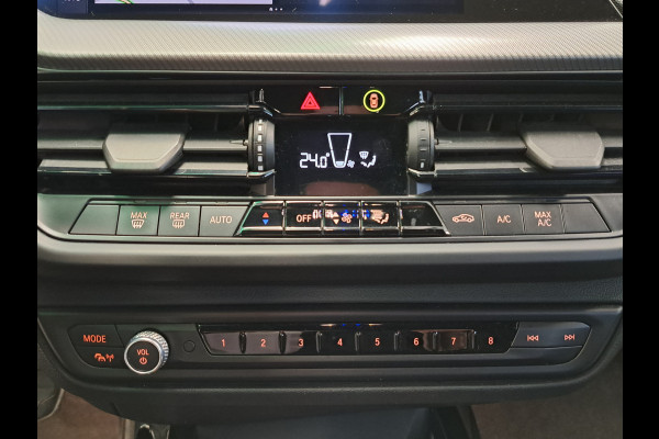 BMW 1-serie 118i Executive M-sport Navigatie Cruise Control ACC VCP 18lmv Climate control Apple carplay 2 jaar garantie mogelijk* (vraag naar de voorwaarden)