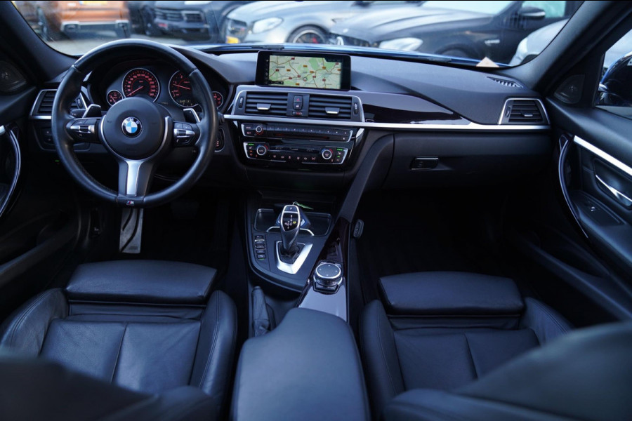 BMW 3 Serie Touring 335d xDrive Centennial High Executive | Panorama | Harman/Kardon | Elek trekhaak | 360 cam | Eristol Blau |