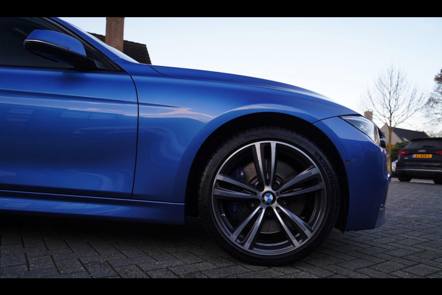 BMW 3 Serie Touring 335d xDrive Centennial High Executive | Panorama | Harman/Kardon | Elek trekhaak | 360 cam | Eristol Blau |