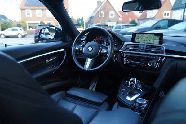 BMW 3 Serie Touring 335d xDrive Centennial High Executive | Panorama | Harman/Kardon | Elek trekhaak | 360 cam | Eristol Blau |