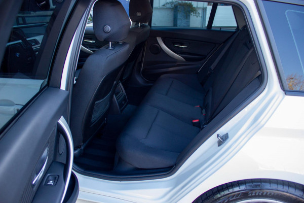 BMW 3 Serie Touring 320i Automaat | Prijs rijklaar incl. 12 mnd garantie | Trekhaak Carplay Elek. achterklep