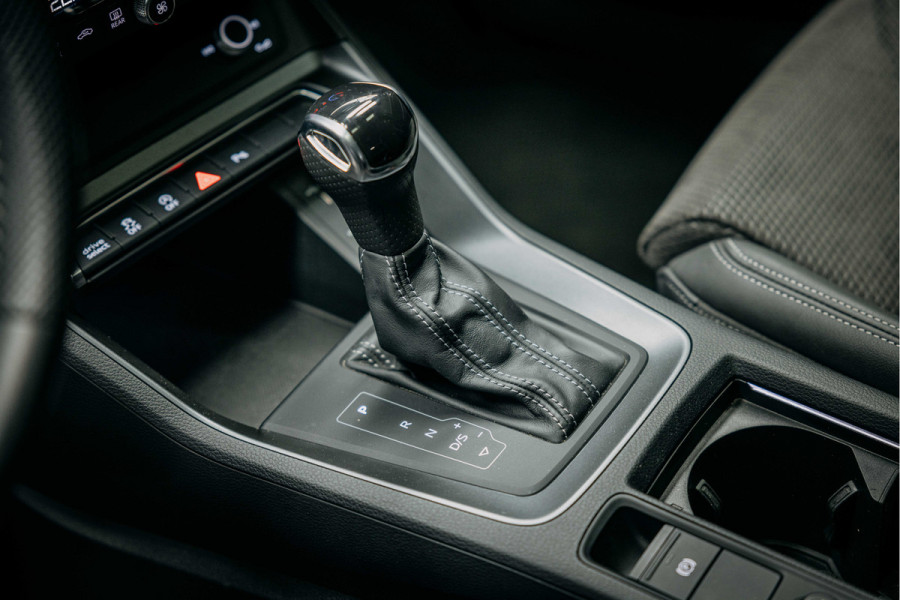 Audi Q3 Sportback 40 TFSI quattro S Edition | Panoramadak | Zwart optiek pakket | Stoelverwarming |