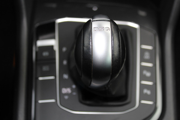 Volkswagen Tiguan 1.4-150pk TSI Highline AUTOMAAT ! Keurig, goed onderhouden VW Tiguan, trekgewicht 1.800kg ! Volautm. airco dual, adaptive cruise cntrl, LM wielen, navigatie, telefoonvoorb., 'Dynaudio' soundsystem, trekhaak afneembaar, lane assist, alcantara interieur, metallic lak, LED verlichting