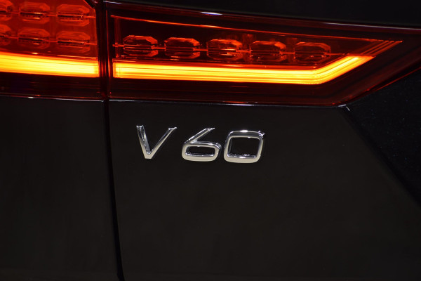 Volvo V60 B3 177PK Automaat Plus Bright / Moritz leder / 19" 5-Aero Spaaks Black Diamond Cut velgen /  Google Assistent / DAB+