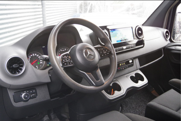 Mercedes-Benz Sprinter 319 3.0 CDI V6 L2H2 AUT. 2X SCHUIFDEUR, LED, MBUX 10'', 3.5T TREKHAAK, CAMERA, NAVI, CRUISE, CLIMA, PARKEERSENSOREN, NL AUTO, NA