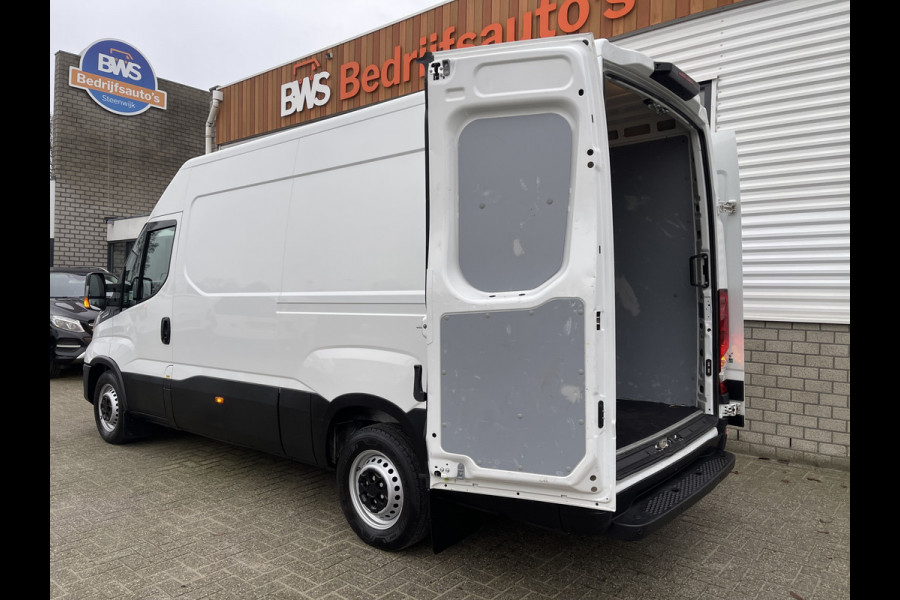 Iveco Daily 35S14V 2.3 automaat L2H2 / vaste prijs rijklaar € 27.950 ex btw / lease vanaf € 500 / cruise en climate control / mag 3500 kg trekken / standkachel / pdc achter !