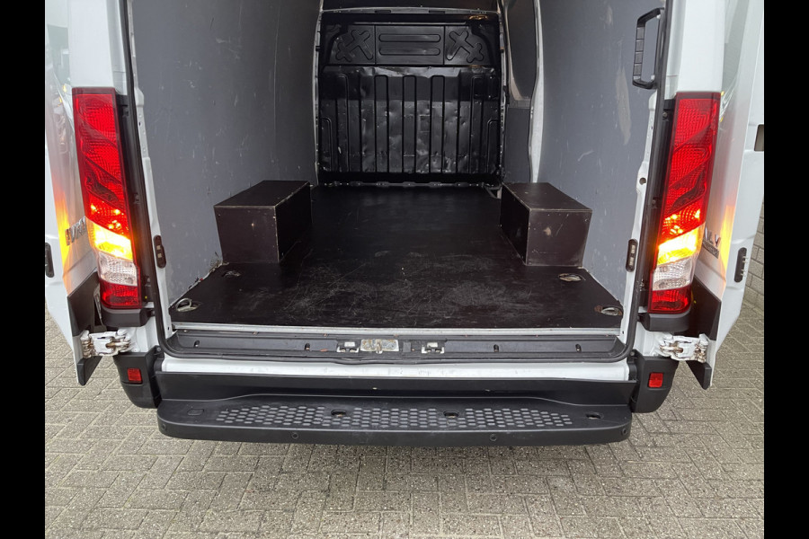 Iveco Daily 35S14V 2.3 automaat L2H2 / vaste prijs rijklaar € 27.950 ex btw / lease vanaf € 500 / cruise en climate control / mag 3500 kg trekken / standkachel / pdc achter !