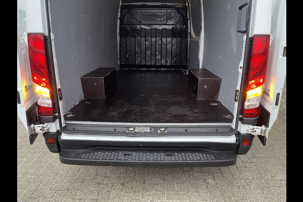 Iveco Daily 35S14V 2.3 automaat L2H2 / vaste prijs rijklaar € 27.950 ex btw / lease vanaf € 500 / cruise en climate control / mag 3500 kg trekken / standkachel / pdc achter !