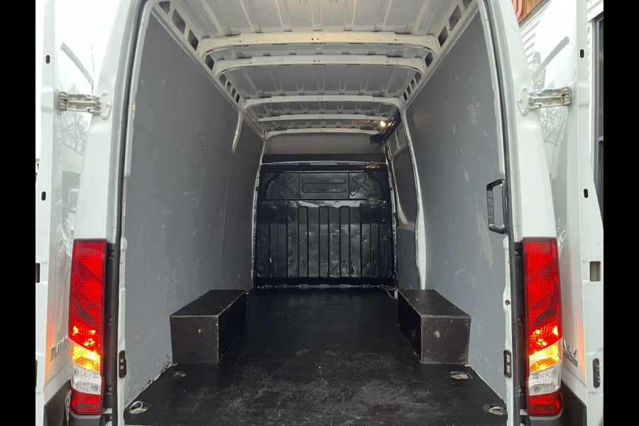 Iveco Daily 35S14V 2.3 automaat L2H2 / vaste prijs rijklaar € 27.950 ex btw / lease vanaf € 500 / cruise en climate control / mag 3500 kg trekken / standkachel / pdc achter !