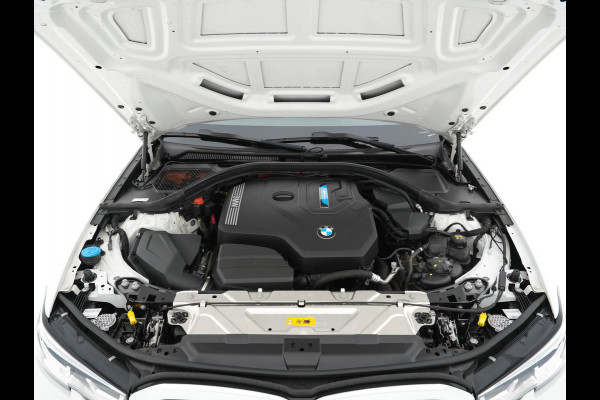BMW 3 Serie Touring 330e (INCL-BTW) *VERNASCA-VOLLEDER | NAVI-FULLMAP |  VIRTUAL-COCKPIT | FULL-LED | DAB | ECC | PDC | ADAPTIVE-CRUISE | SPORT-SEATS | 17"ALU*