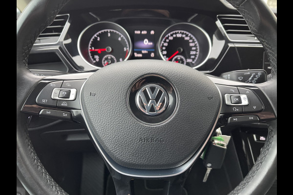 Volkswagen Touran 1.6 TDI grijs kenteken / euro 6 / vaste prijs rijklaar € 20.950 ex btw / lease vanaf € 375 / grijs metallic / airco / cruise / navi / pdc voor en achter / achteruit rijcamera !