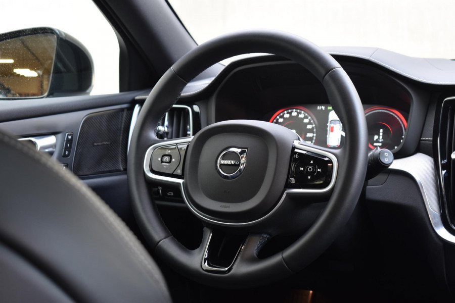 Volvo V60 T6 350PK Automaat Recharge AWD R-Design / Long Range / Panoramadak / Sportstoelen / Harman Kardon / Adaptive Cruis control / Blis / Head-up display / Trekhaak