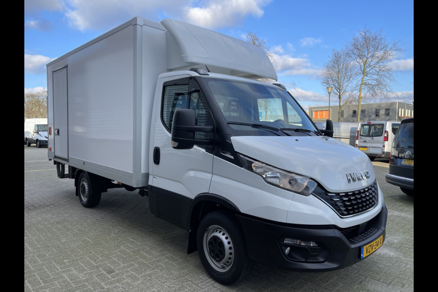 Iveco Daily 35S14 2.3 automaat / bakwagen met laadklep / vaste prijs rijklaar € 30.950 ex btw / lease vanaf € 554 / cruise en climate control / zijdeur / geveerde chauffeurs stoel !