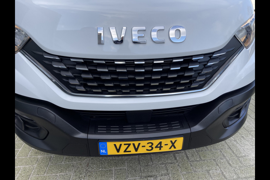 Iveco Daily 35S14 2.3 automaat / bakwagen met laadklep / vaste prijs rijklaar € 30.950 ex btw / lease vanaf € 554 / cruise en climate control / zijdeur / geveerde chauffeurs stoel !