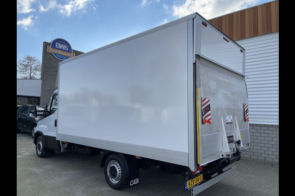 Iveco Daily 35S14 2.3 automaat / bakwagen met laadklep / vaste prijs rijklaar € 30.950 ex btw / lease vanaf € 554 / cruise en climate control / zijdeur / geveerde chauffeurs stoel !