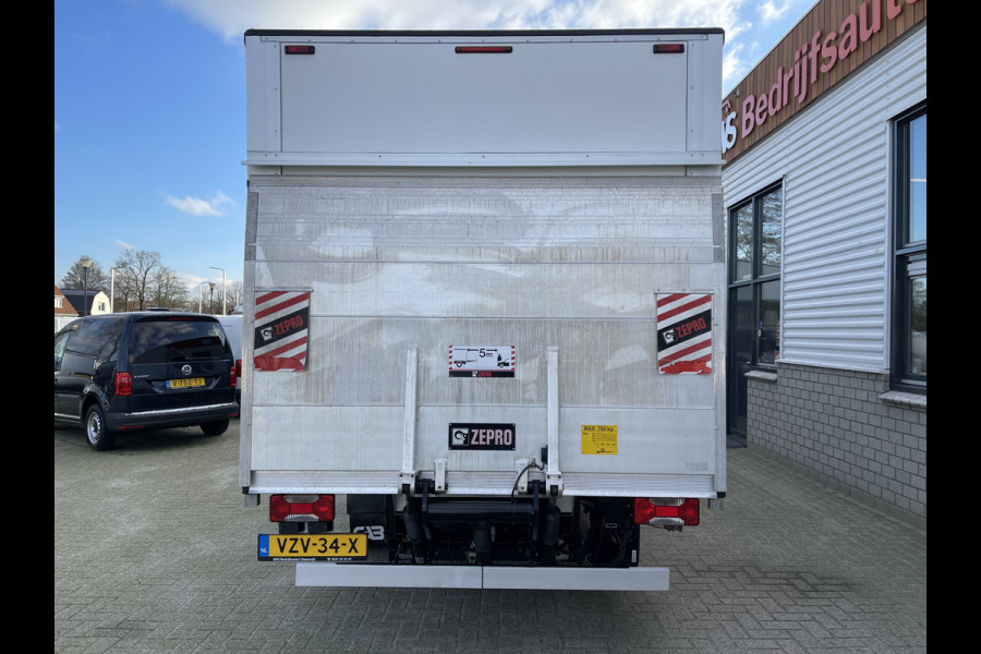 Iveco Daily 35S14 2.3 automaat / bakwagen met laadklep / vaste prijs rijklaar € 30.950 ex btw / lease vanaf € 554 / cruise en climate control / zijdeur / geveerde chauffeurs stoel !