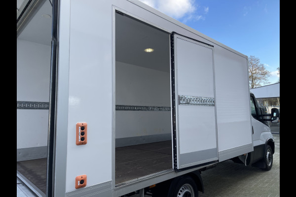 Iveco Daily 35S14 2.3 automaat / bakwagen met laadklep / vaste prijs rijklaar € 30.950 ex btw / lease vanaf € 554 / cruise en climate control / zijdeur / geveerde chauffeurs stoel !