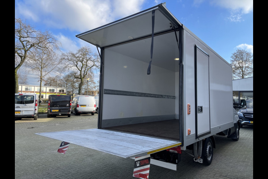 Iveco Daily 35S14 2.3 automaat / bakwagen met laadklep / vaste prijs rijklaar € 30.950 ex btw / lease vanaf € 554 / cruise en climate control / zijdeur / geveerde chauffeurs stoel !