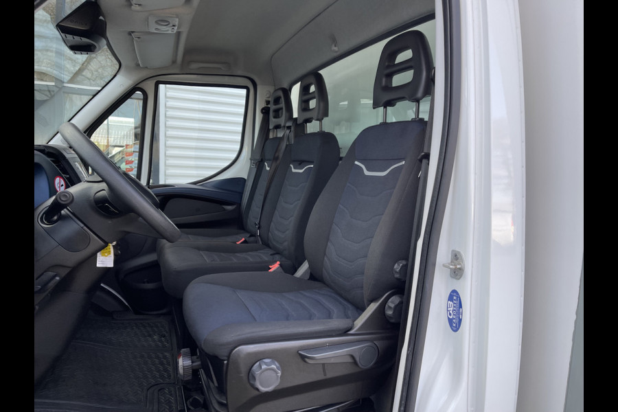 Iveco Daily 35S14 2.3 automaat / bakwagen met laadklep / vaste prijs rijklaar € 30.950 ex btw / lease vanaf € 554 / cruise en climate control / zijdeur / geveerde chauffeurs stoel !