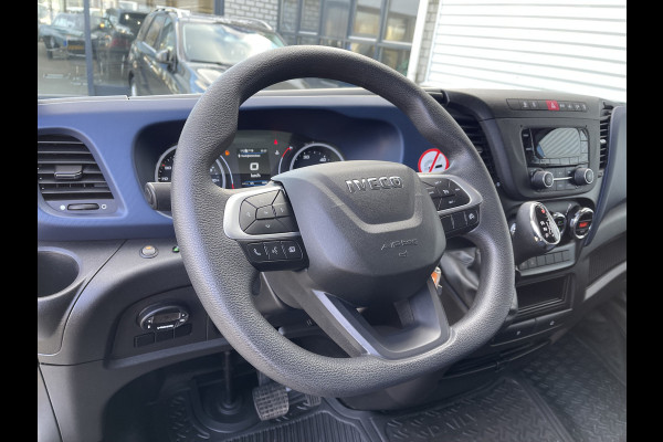 Iveco Daily 35S14 2.3 automaat / bakwagen met laadklep / vaste prijs rijklaar € 30.950 ex btw / lease vanaf € 554 / cruise en climate control / zijdeur / geveerde chauffeurs stoel !