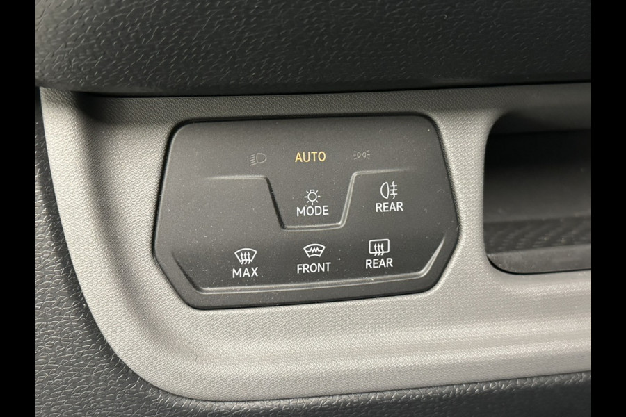 Volkswagen ID. Buzz Cargo L1H1 77 kWh PDC | LED | Trekhaak | APP Connect | Navigatie | Dodenhoek assistent | EX BTW Voorruitverwarming | Elektrische achterklep | Parkeercamera | Zomer en winterset