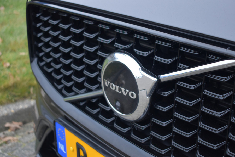 Volvo XC60 Recharge T6 AWD 350PK Automaat R-Design | Long Range | BLIS | ACC | H&K | Luchtvering | Trekhaak | Panodak | Google |