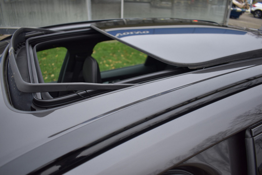 Volvo XC60 Recharge T6 AWD 350PK Automaat R-Design | Long Range | BLIS | ACC | H&K | Luchtvering | Trekhaak | Panodak | Google |