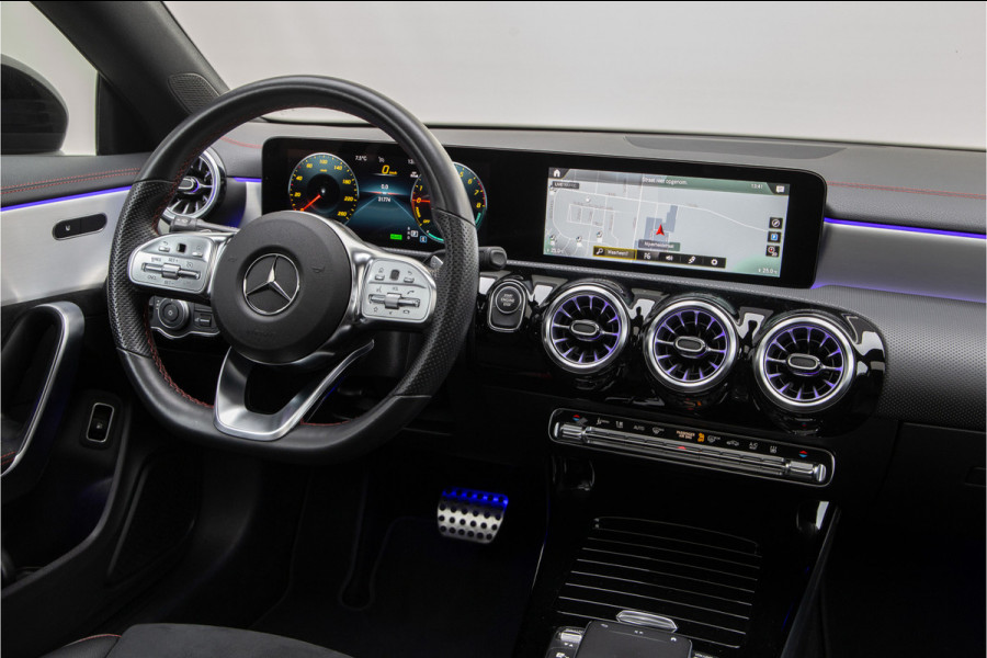 Mercedes-Benz CLA-Klasse 250 e AMG Nightpakket, Pano, Widescreen, 19", Sfeerverlichting Hybrid 2022
