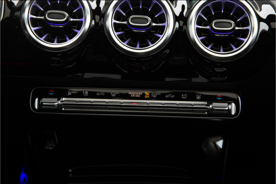 Mercedes-Benz CLA-Klasse 250 e AMG Nightpakket, Pano, Widescreen, 19", Sfeerverlichting Hybrid 2022