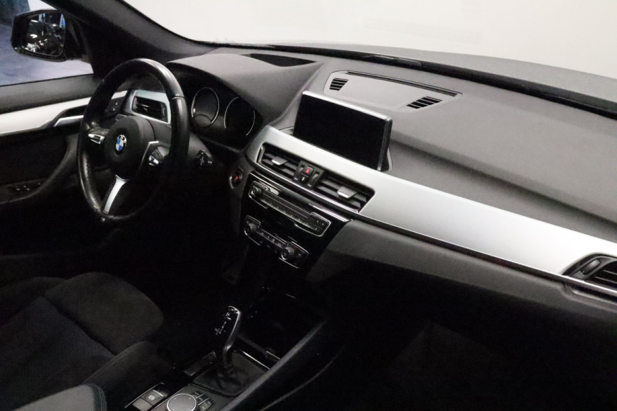 BMW X1 sDrive20i High Executive M-sport Full-led Navigatie 18'lmv