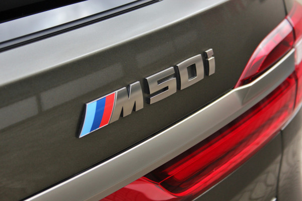 BMW X7 M50i High Executive Sky Lounge | M-sport | Bowers en Wilkins