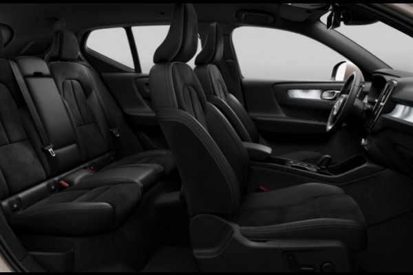 Volvo XC40 T5 262PK Automaat Recharge Plus Dark / Adaptieve Cruise Control / Parkeersensoren met Camera / Stoelverwarming / Stuurverwarming / Elektrische Achterklep / Elektrische Stoelen / BLIS / Getinte Ramen / Apple Carplay