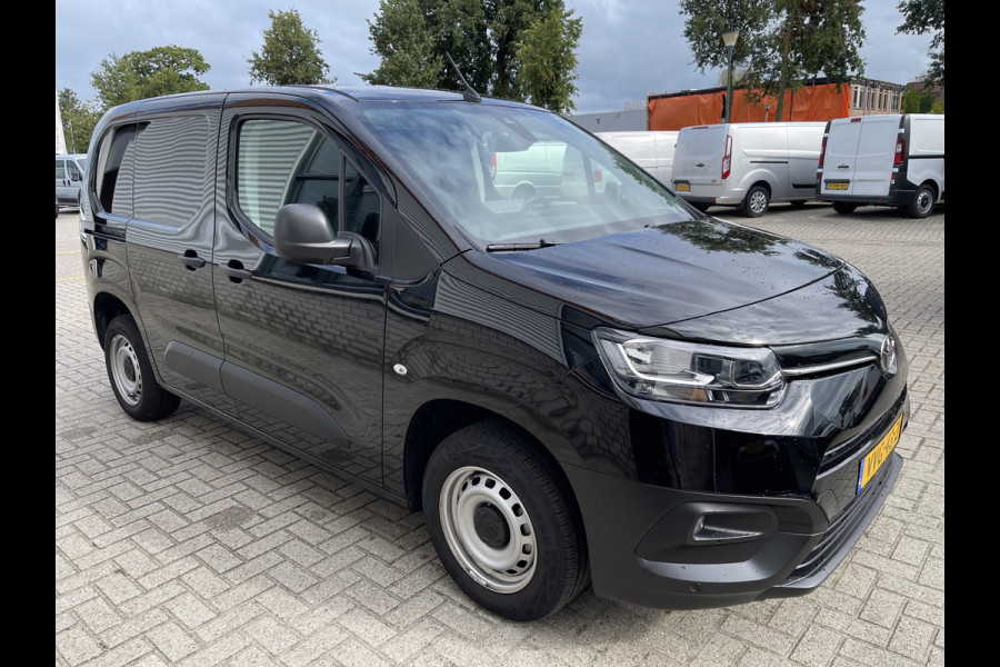 Toyota PROACE CITY 1.5 D-4D 102pk L1H1 Live / rijklaar € 18.950 ex btw / lease vanaf € 366 / direct leverbaar / fabrieksgarantie tot 28-04-2025 ! airco / cruise / Apple Carplay