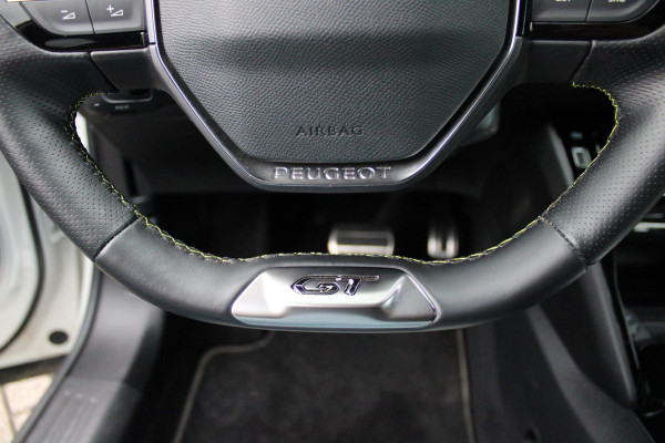 Peugeot e-2008 EV GT Pack 50 kWh | €22.895,- NA SUBSIDIEAFTREK | ALCANTARA BEKLEDING | NAVIGATIE 10" TOUCHSCREEN | FULL LED KOPLAMPEN | 3-D i-COCKPIT | ACHTERUITRIJ CAMERA | STOEL VERWARMING | ADAPTIVE CRUISE | KEYLESS ENTRY/START | APPLE CARPLAY/ANDROID AUTO |