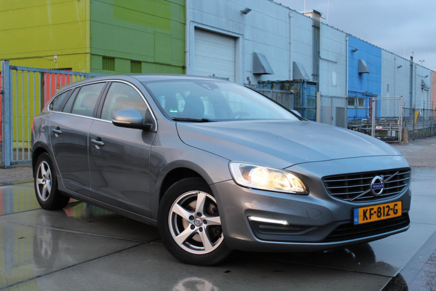 Volvo V60 2.0 D3 Nordic+ .. nl auto NAP h, leder*clima *led*hill hold dealer onderhouden * isofix* lm* trekhaak*