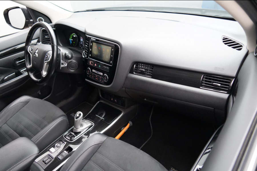 Mitsubishi Outlander 2.0 PHEV Premium / Afn. Trekhaak / NL-Auto / 120dkm NAP / Carplay / Cruise / Stoelverw.