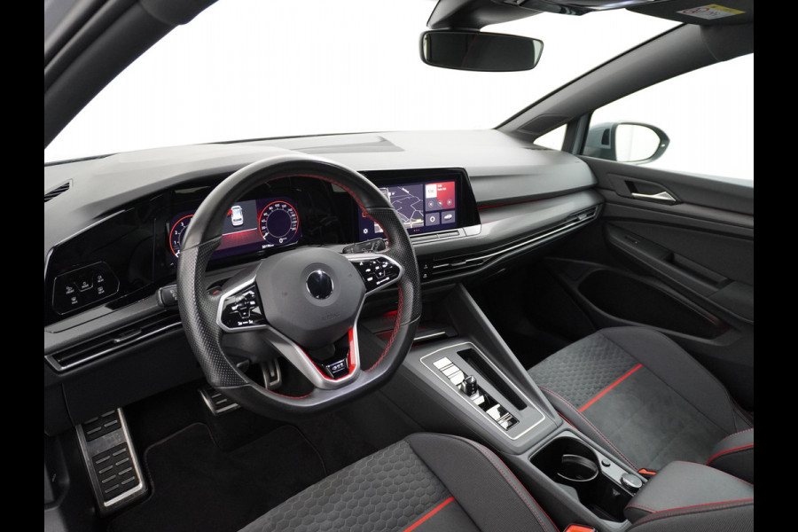 Volkswagen Golf 8 GTI CLUBSPORT AUT. 301 PK Navi IQ.Drive DSG (Acc+Lane-Assist+Side-assist) Virtual Apple Android Carplay Adaptive-Cruise Cockpi ACC Chroompakket Front-asist Keyless PrecCash Sport Onderstel Dakspoiler