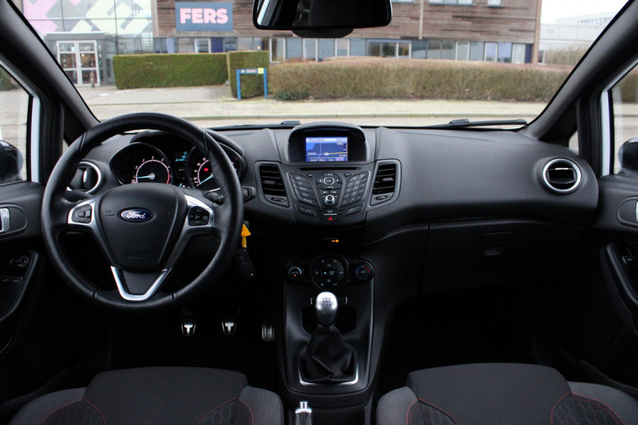 Ford Fiesta 1.0 EcoBoost ST Line 125 pk | Climate Control | Navigatie | Cruise Control | Parkeersensoren | Dealer onderhouden |