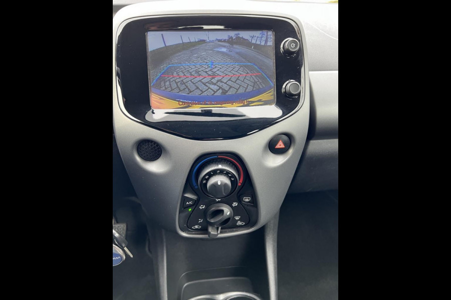 Toyota Aygo 1.0 VVT-i x-play, Car-Play, Airconditioning, Bluetooth, Camera, 1e eig en Dealer onderhouden